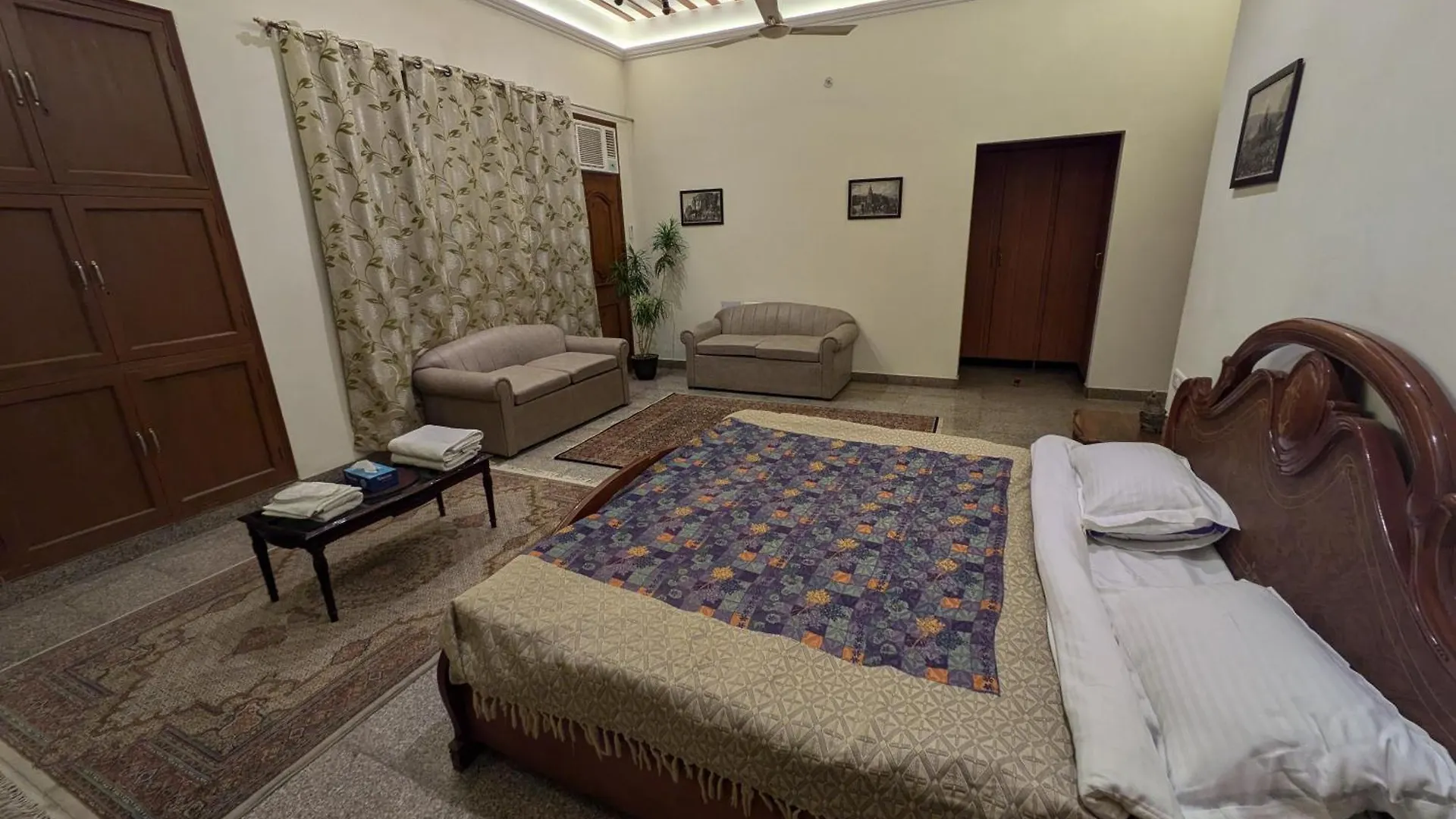 Mulberry Garden Hotel Varanasi 0*,  India